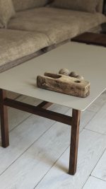 ⁦שולחן סלון ברזל משולב עץ אגוז⁩ – תמונה ⁦2⁩